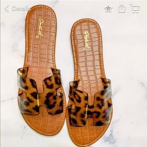 Size 7 animal print women slide sandals